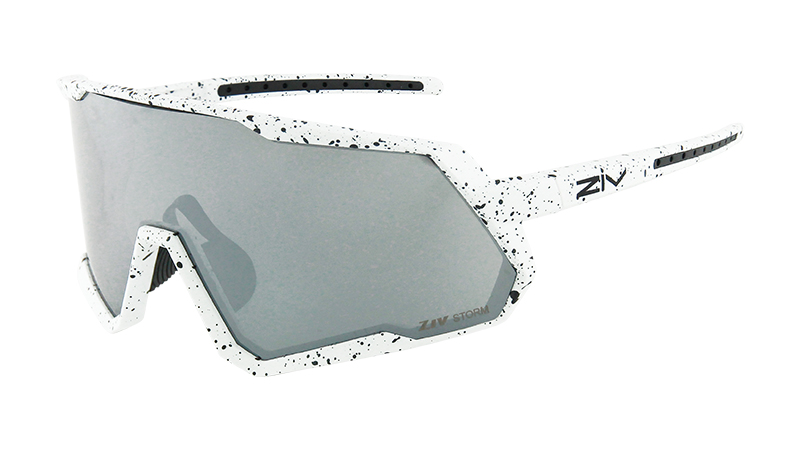 男性配戴ARES系列177霧白黑點框運動太陽眼鏡