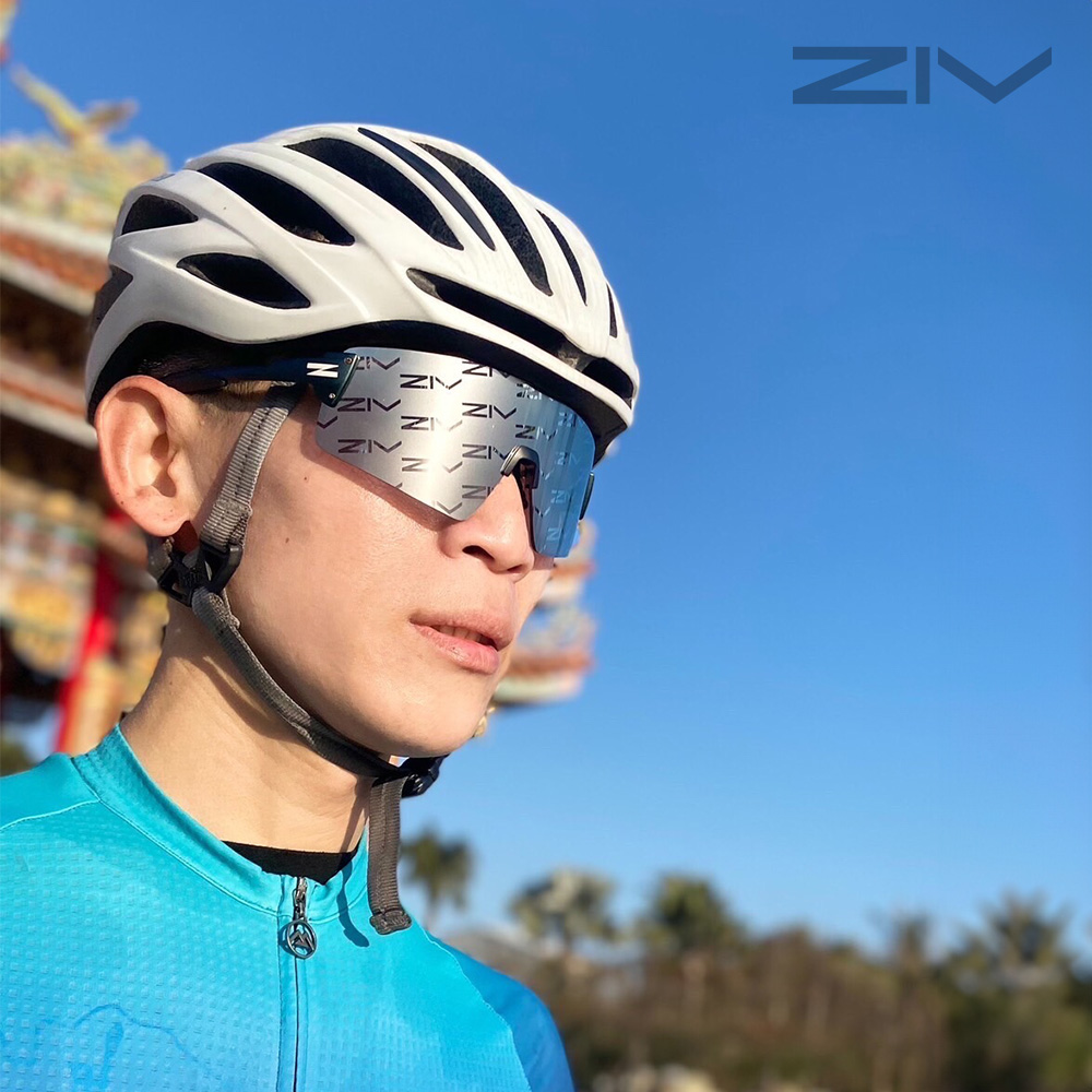 自行車騎士配戴ZIV科技限量款運動眼鏡