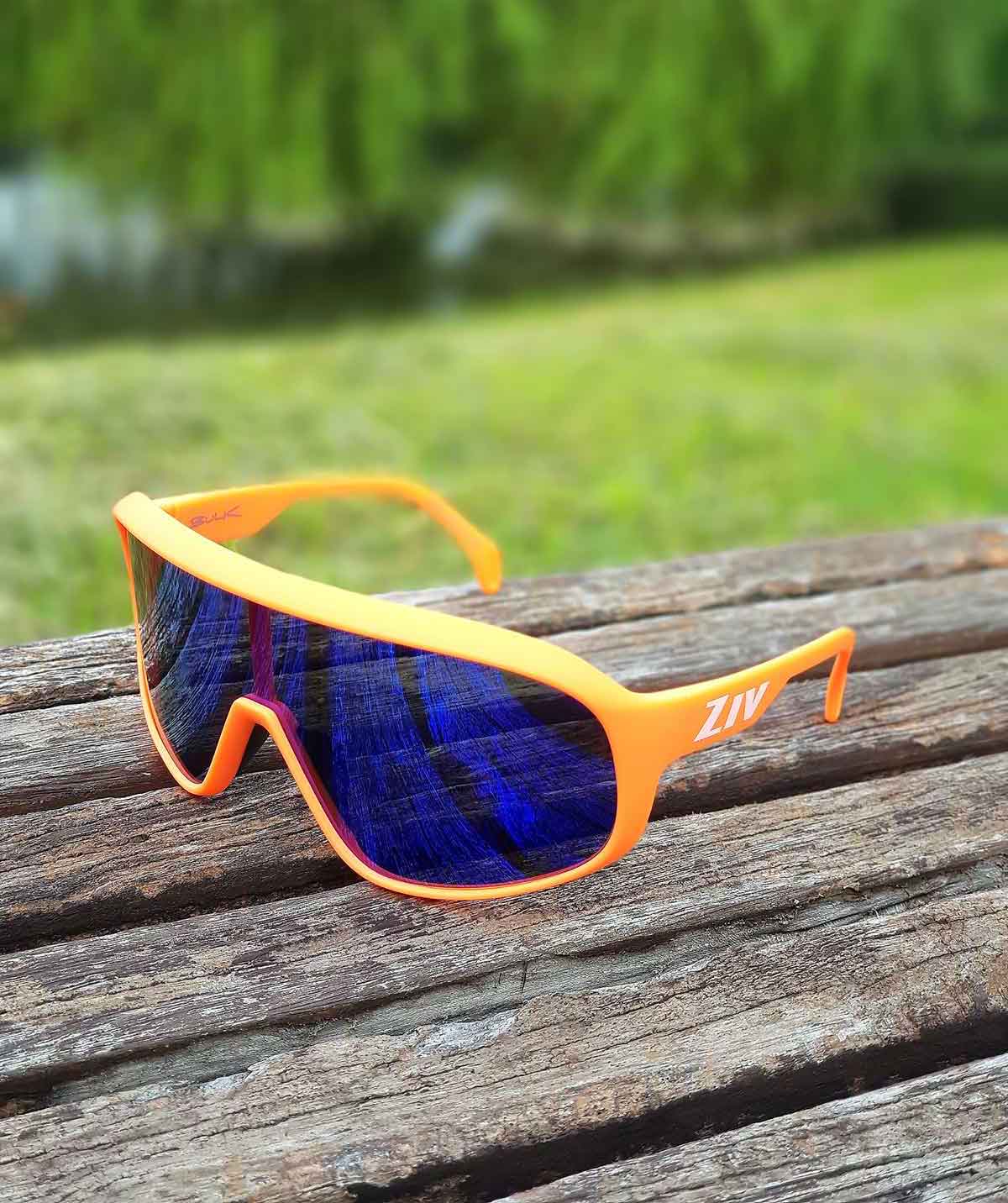 BULK系列編號125的霧螢光橘框運動眼鏡