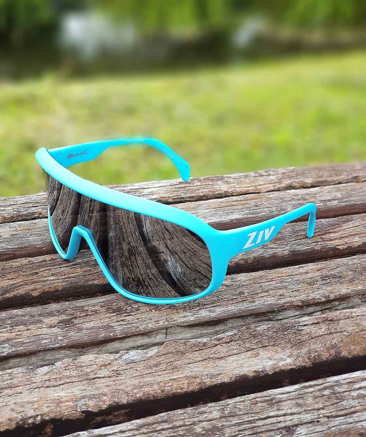 BULK系列編號130的藍框運動眼鏡