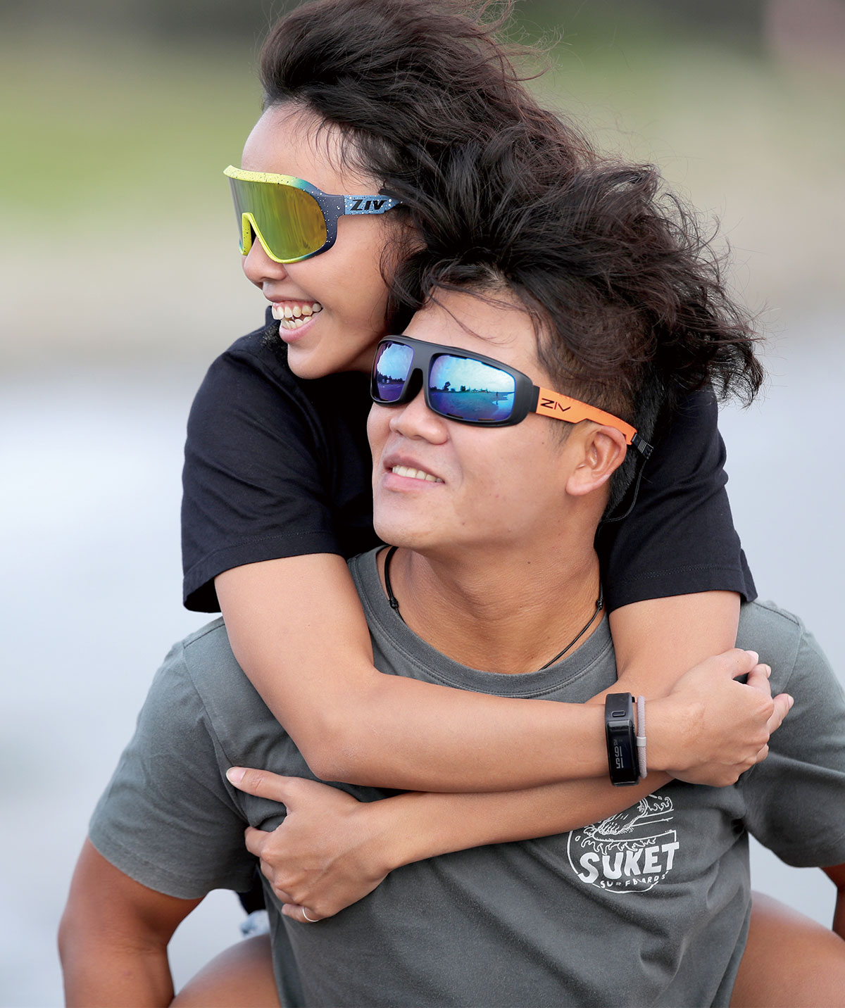 配戴FENIX系列水上運動太陽眼鏡的情侶